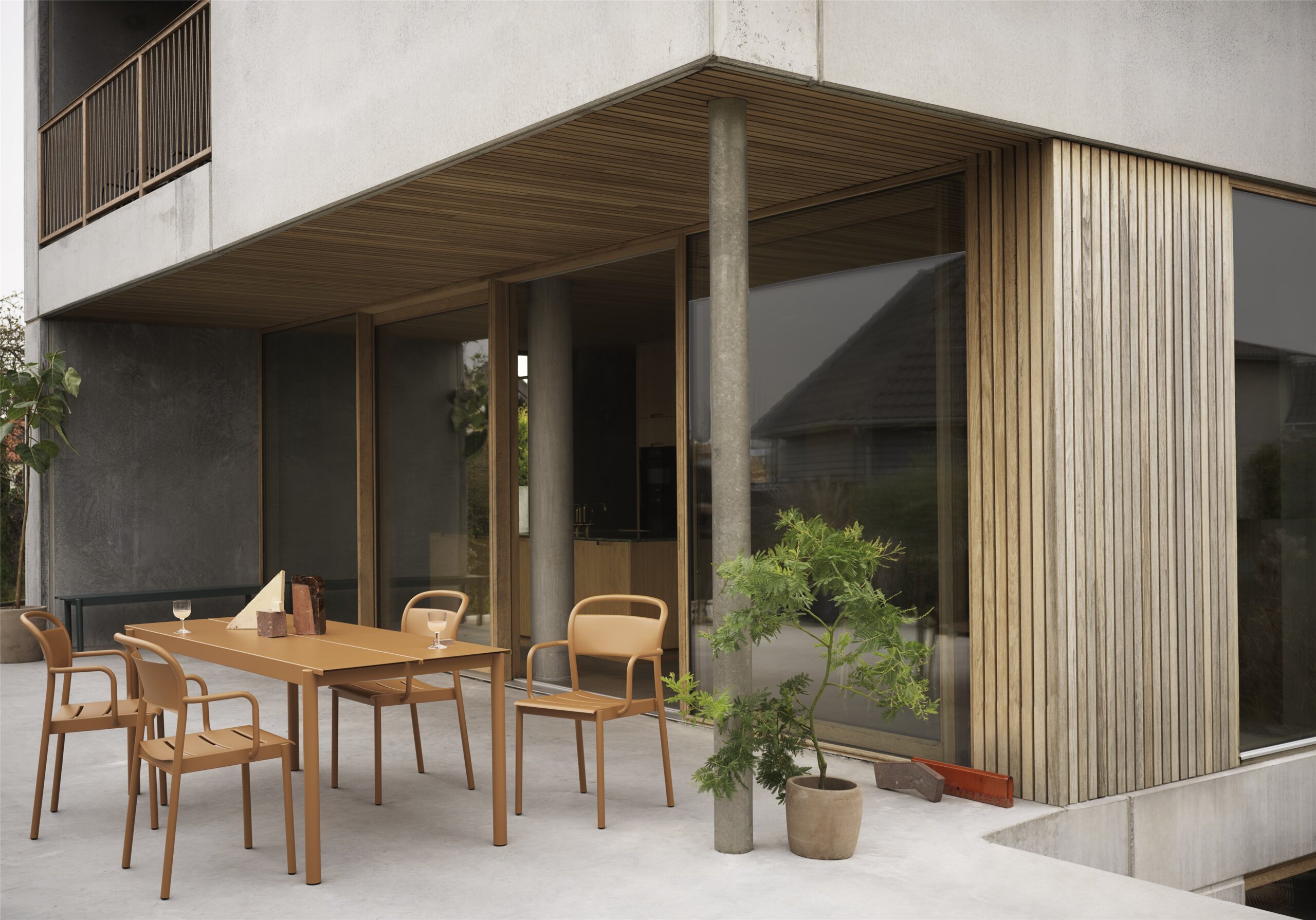 linear-steel-armchair-linear-steel-table-200-cm-burnt-orange-muuto-org_150.jpg